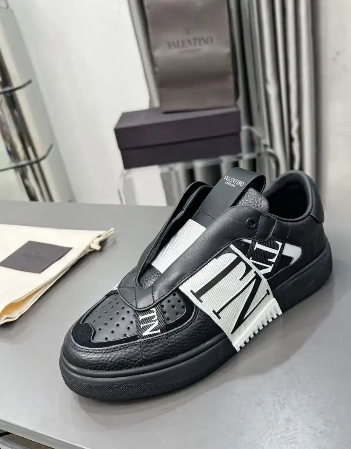 hype Valentino Sneakers