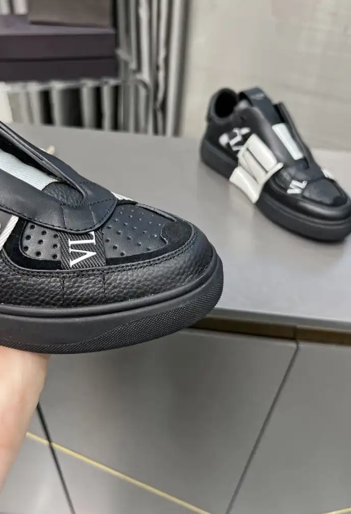 hype Valentino Sneakers