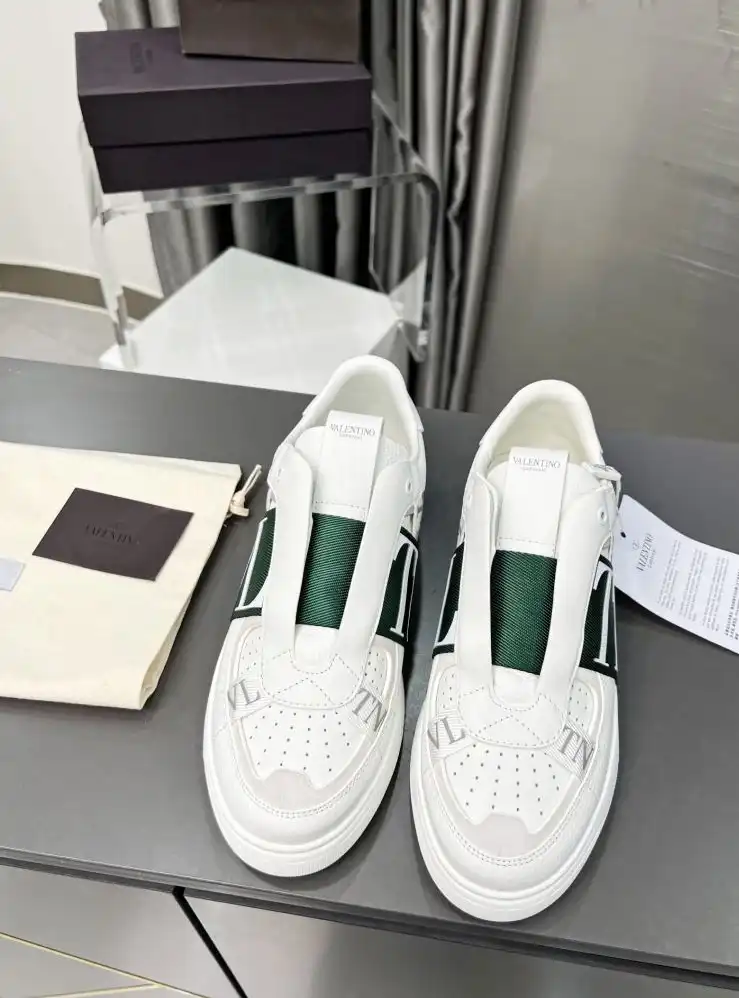 hype Valentino Sneakers