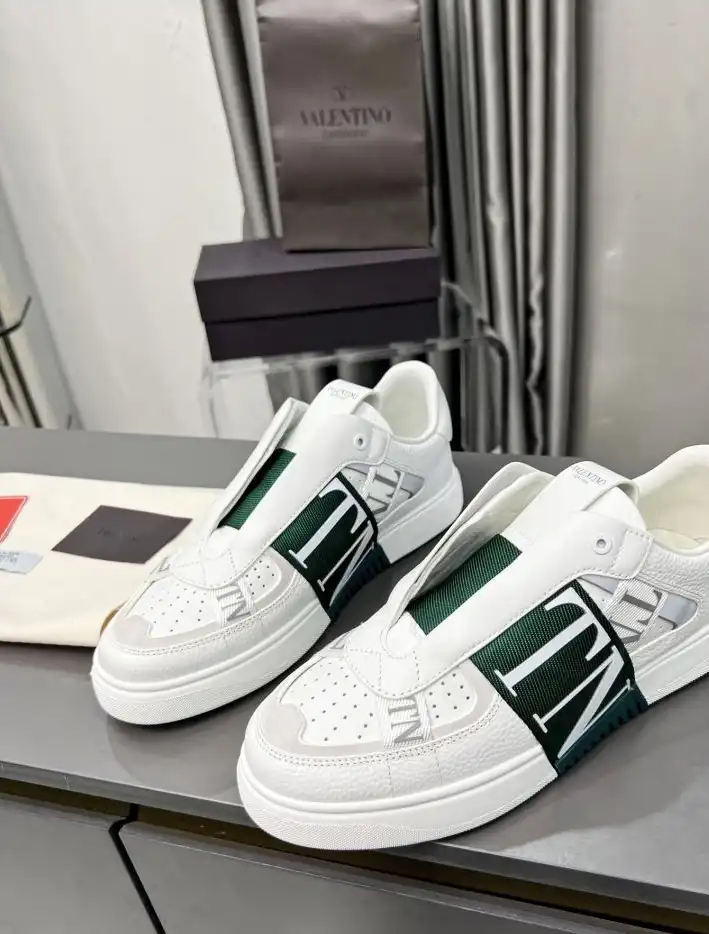 hype Valentino Sneakers