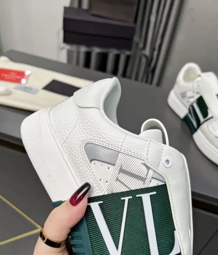 hype Valentino Sneakers