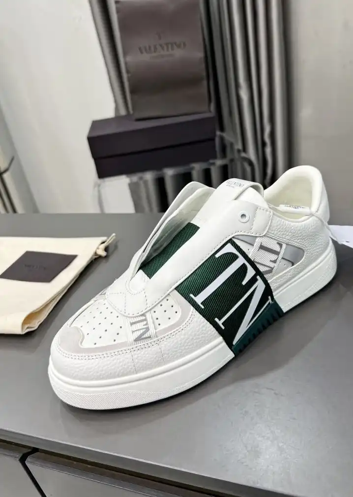 hype Valentino Sneakers