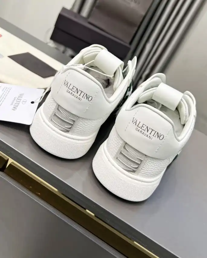 hype Valentino Sneakers