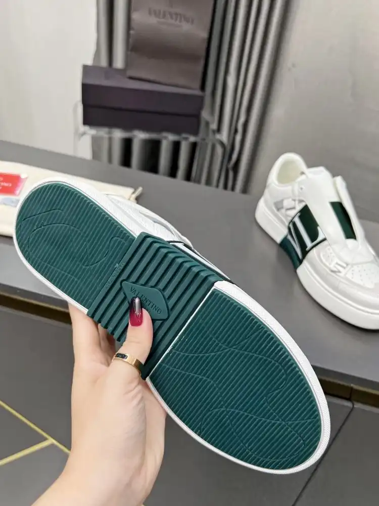 hype Valentino Sneakers