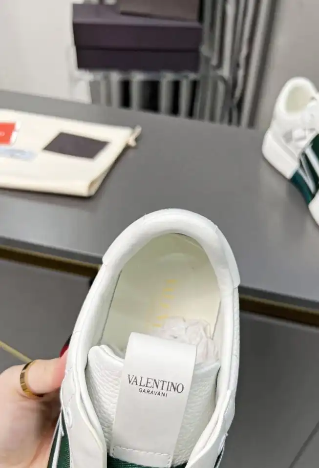 hype Valentino Sneakers