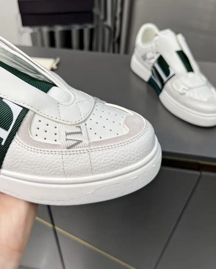 hype Valentino Sneakers