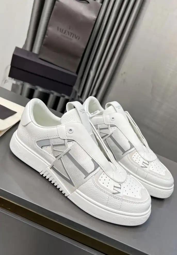 hype Valentino Sneakers