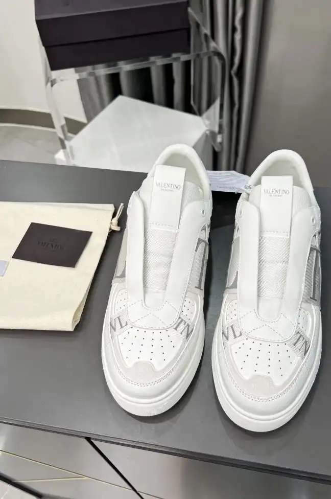 hype Valentino Sneakers