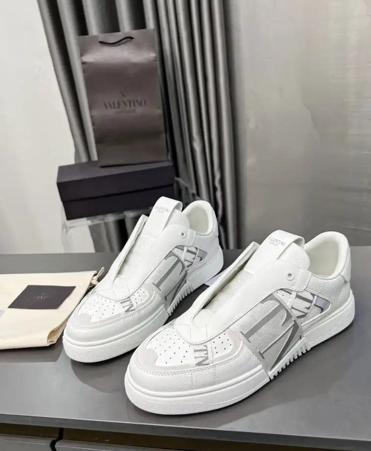 hype Valentino Sneakers