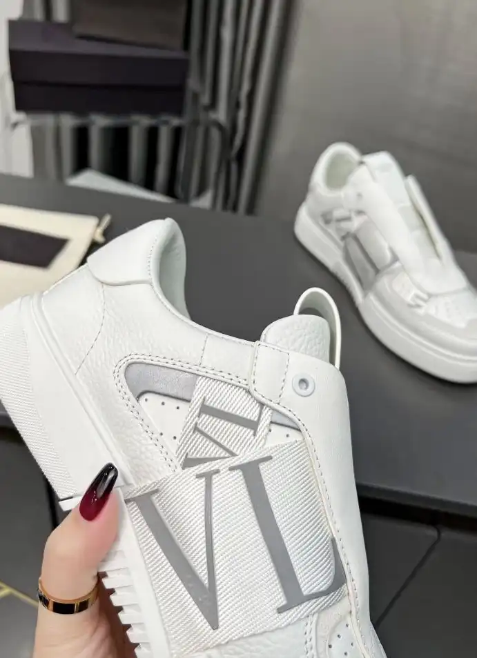 hype Valentino Sneakers