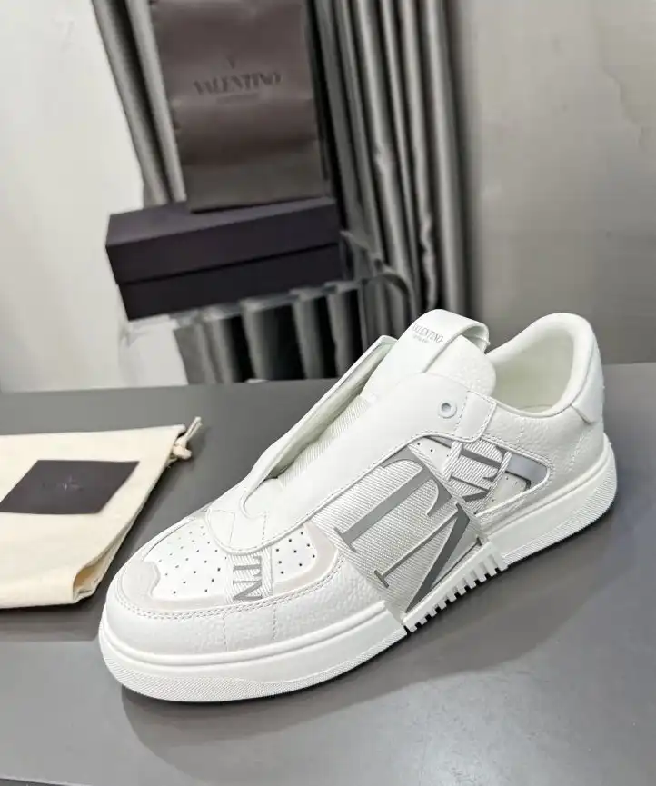 hype Valentino Sneakers