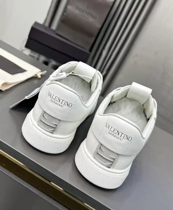 hype Valentino Sneakers