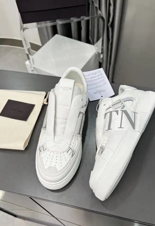 hype Valentino Sneakers