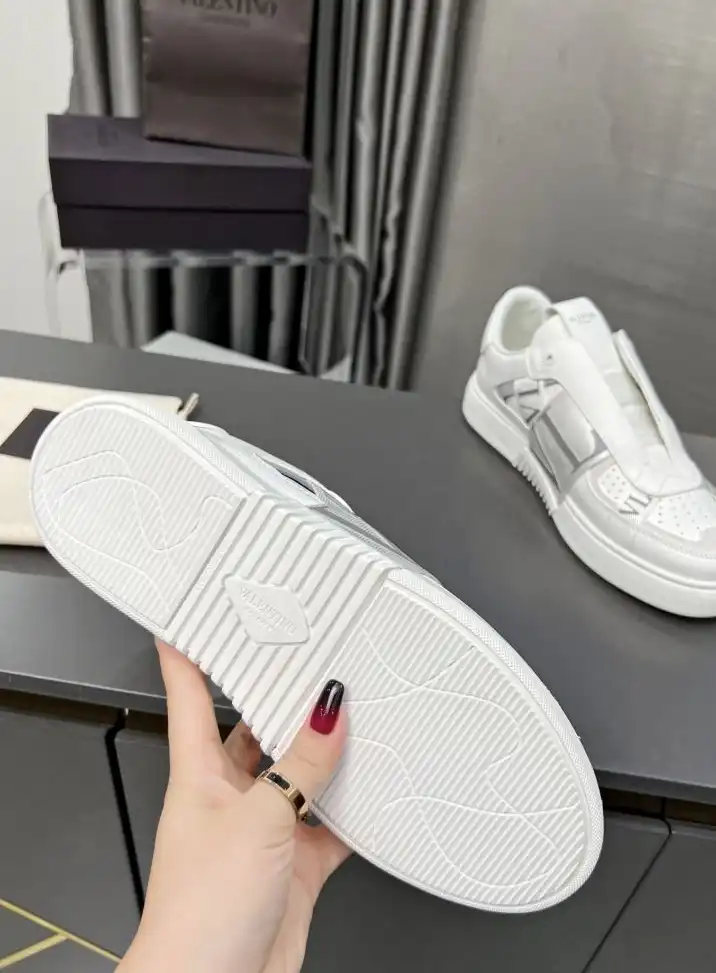 hype Valentino Sneakers