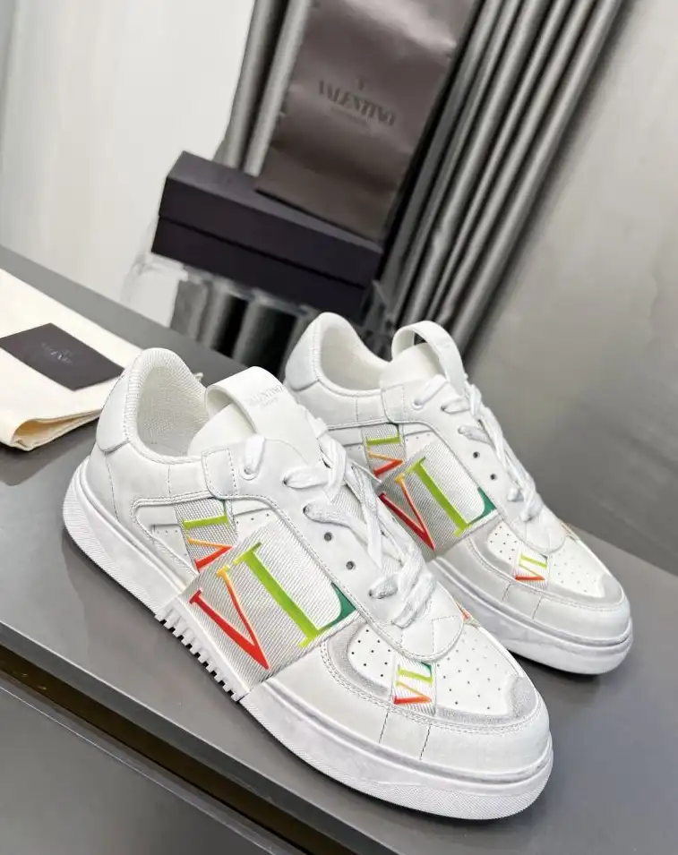 hype Valentino Sneakers