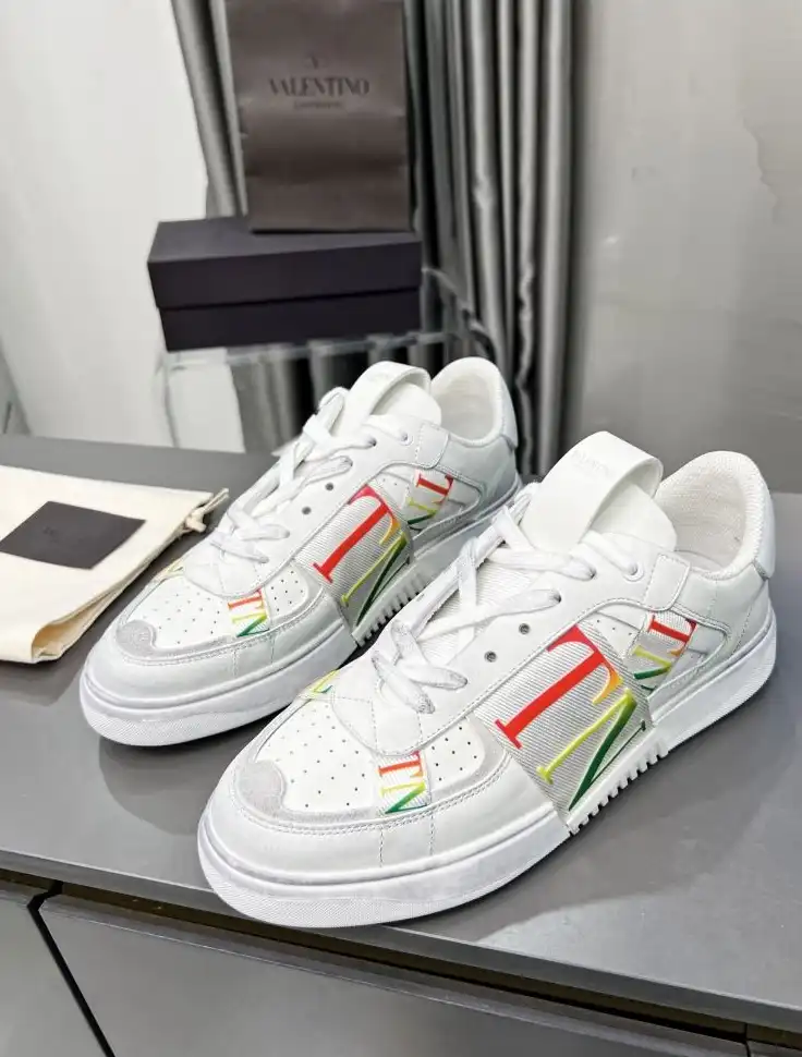 hype Valentino Sneakers