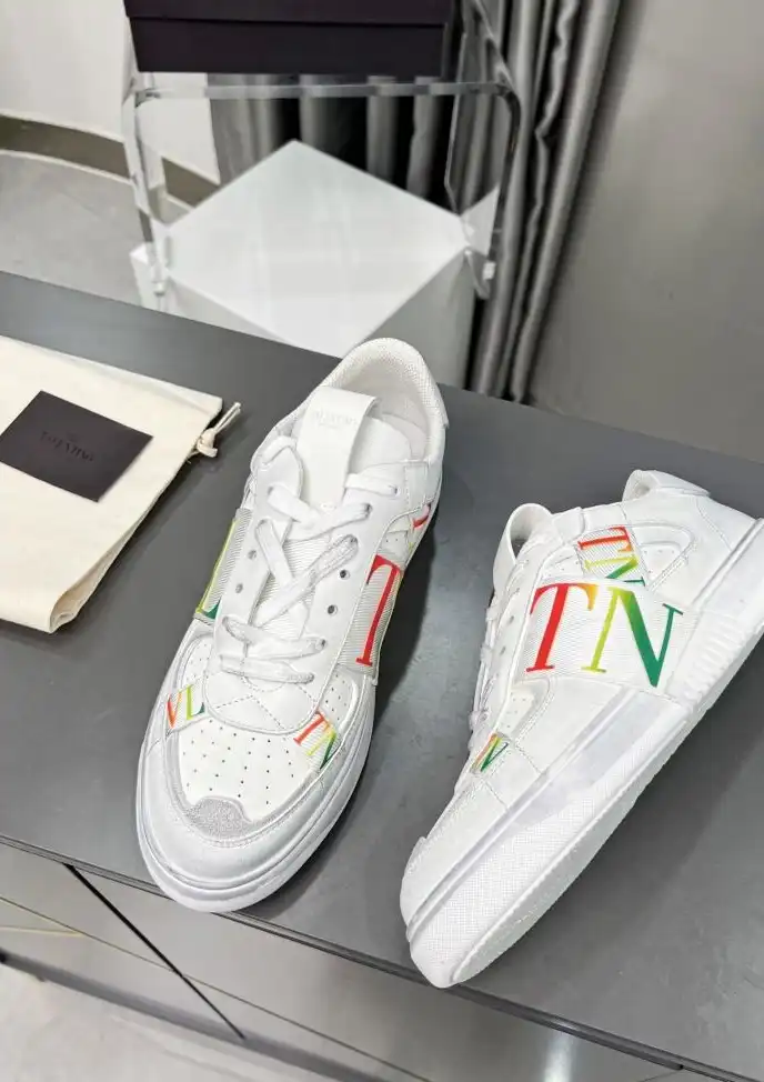 hype Valentino Sneakers