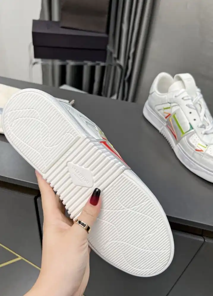 hype Valentino Sneakers