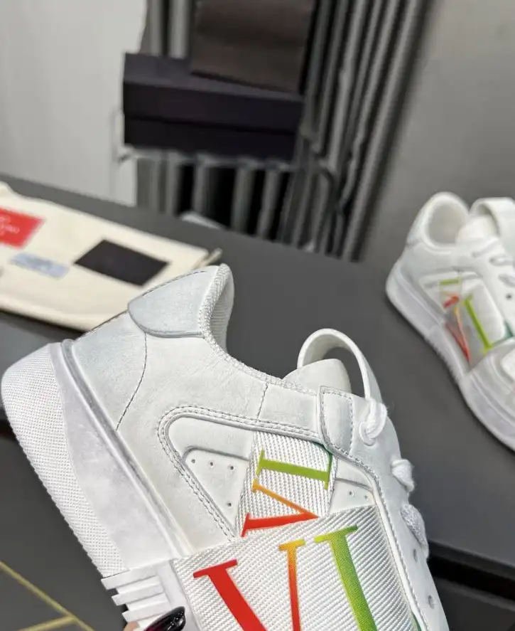 hype Valentino Sneakers