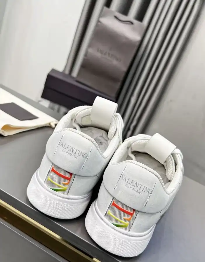 hype Valentino Sneakers