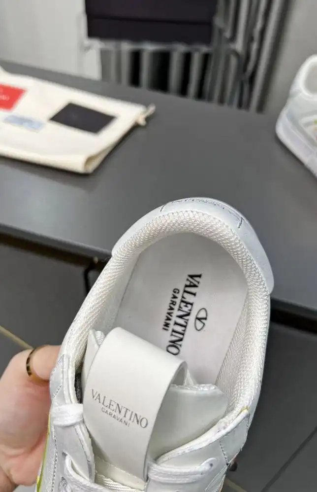 hype Valentino Sneakers