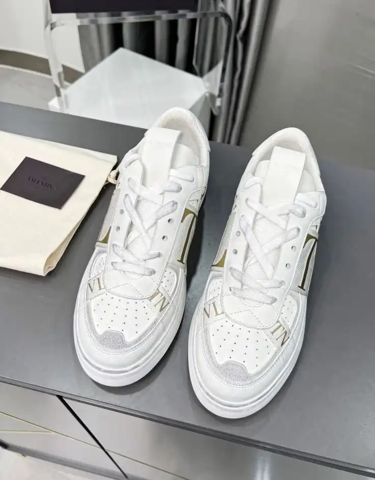 hype Valentino Sneakers