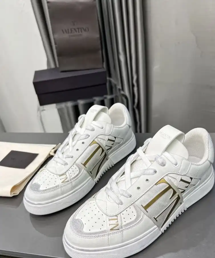 hype Valentino Sneakers