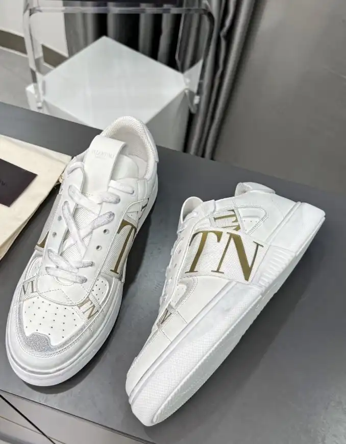 hype Valentino Sneakers