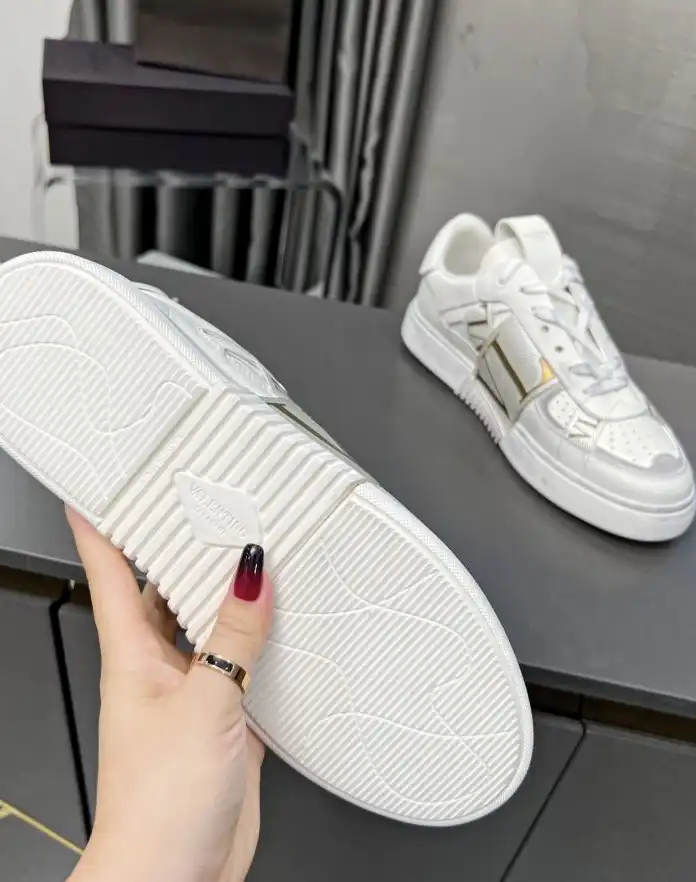 hype Valentino Sneakers