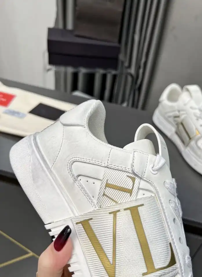 hype Valentino Sneakers