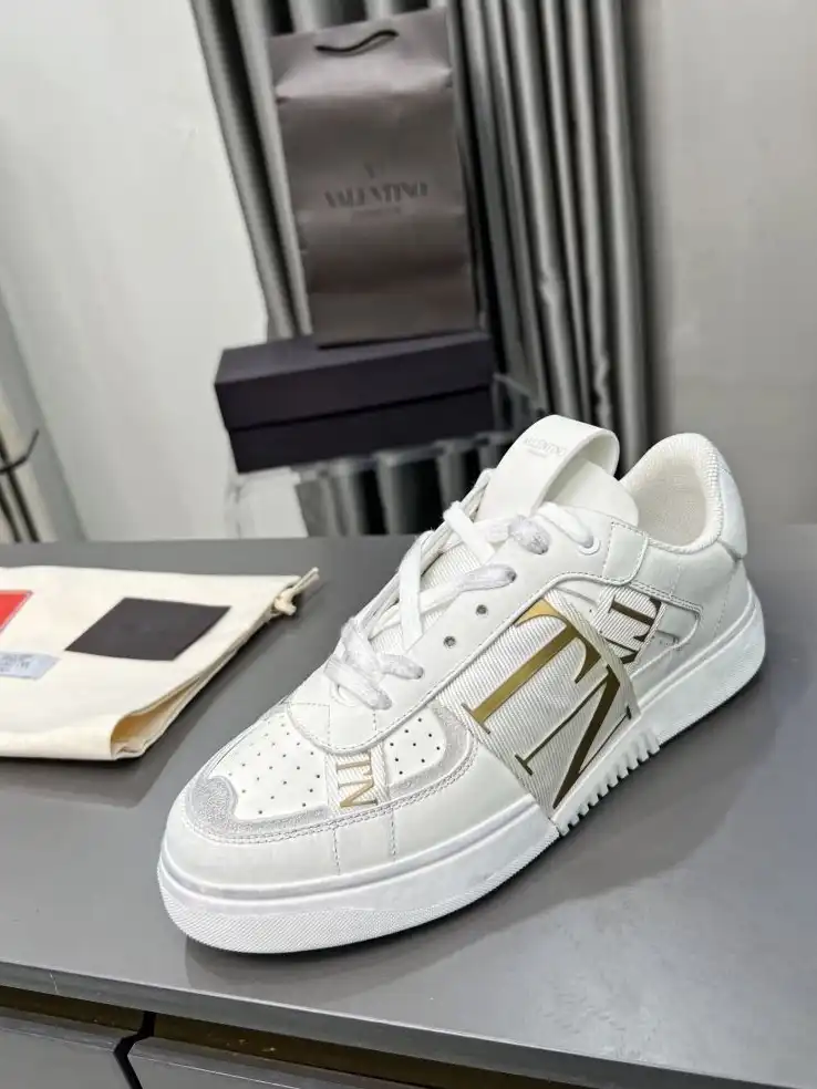 hype Valentino Sneakers