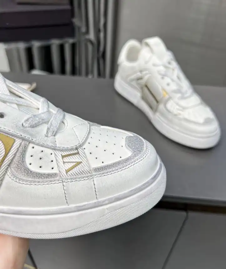 hype Valentino Sneakers