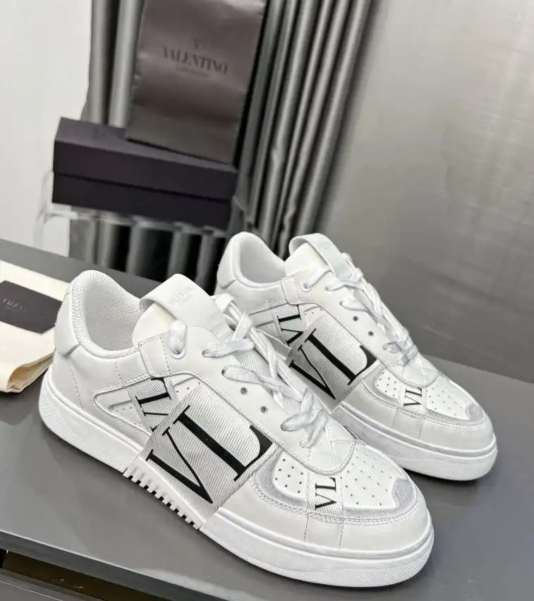 hype Valentino Sneakers