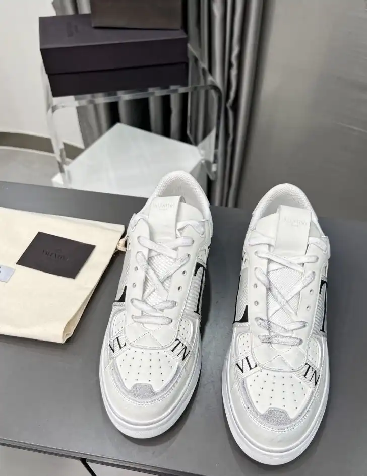 hype Valentino Sneakers