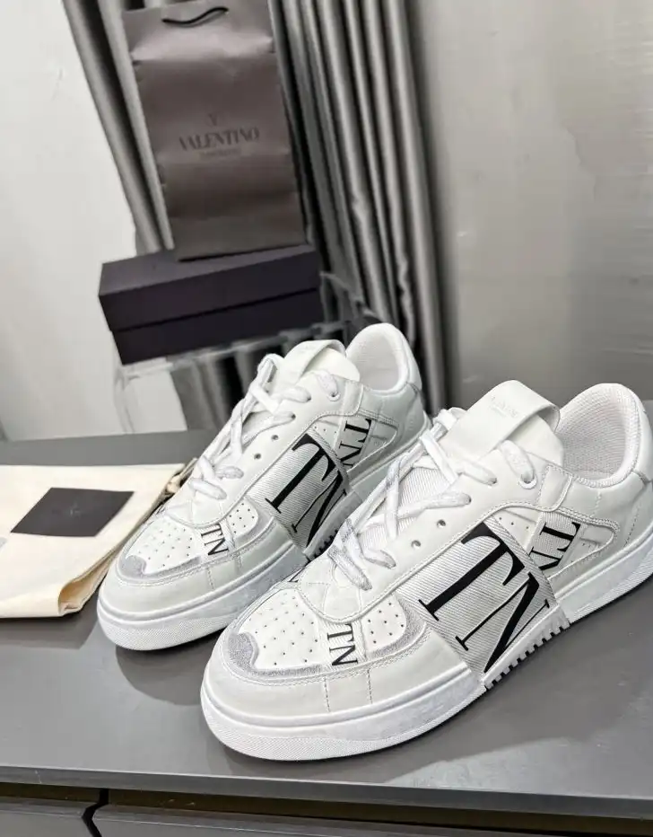 hype Valentino Sneakers