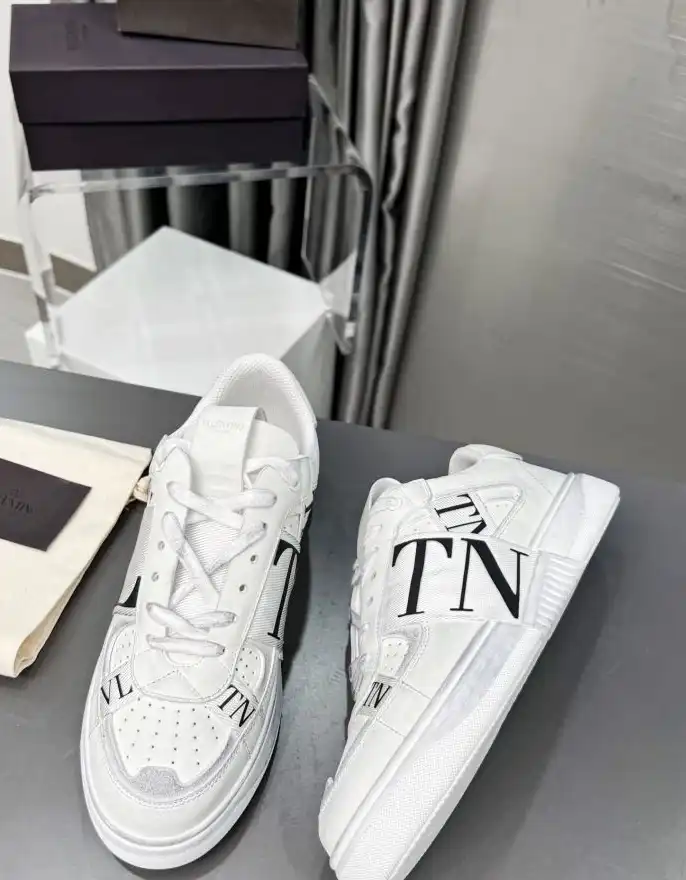 hype Valentino Sneakers