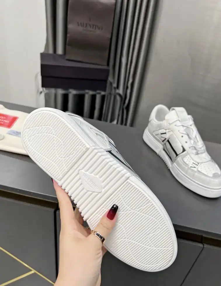 hype Valentino Sneakers