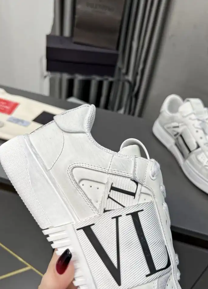 hype Valentino Sneakers