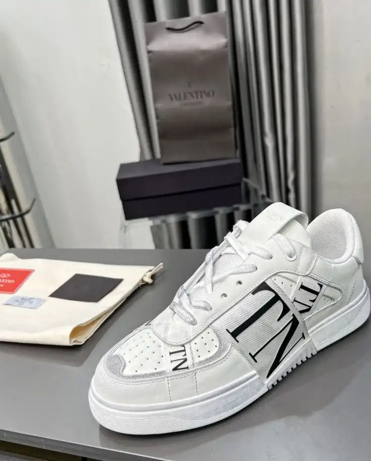 hype Valentino Sneakers