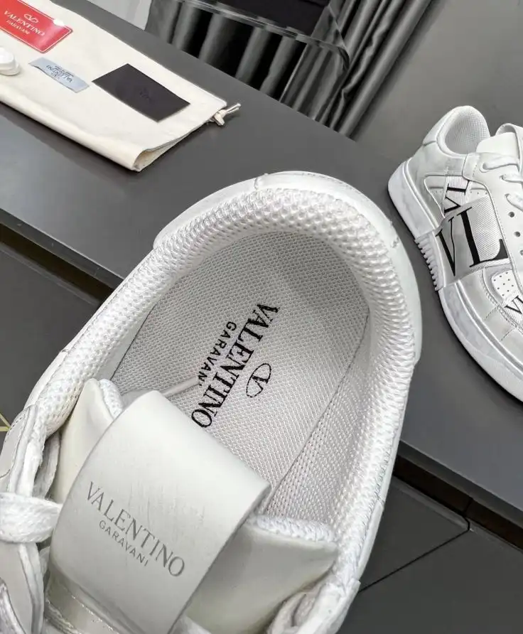 hype Valentino Sneakers