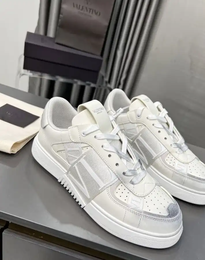 hype Valentino Sneakers