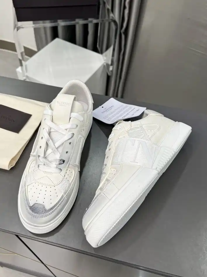 hype Valentino Sneakers