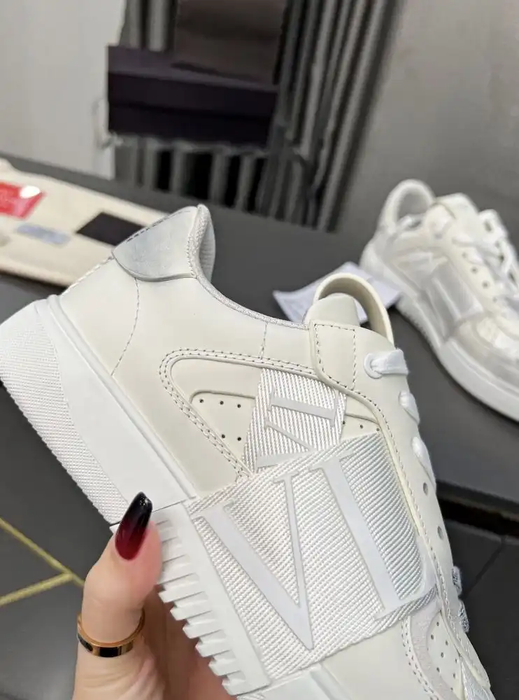 hype Valentino Sneakers