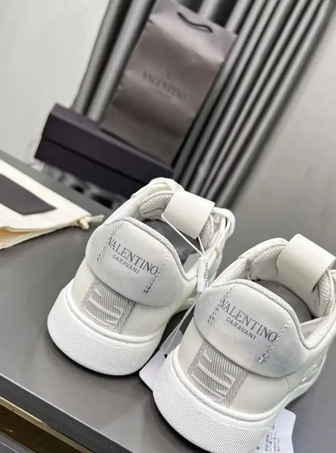 hype Valentino Sneakers