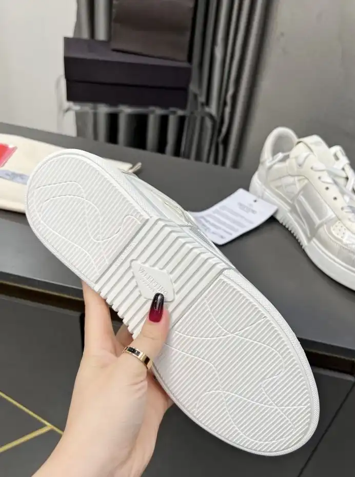 hype Valentino Sneakers