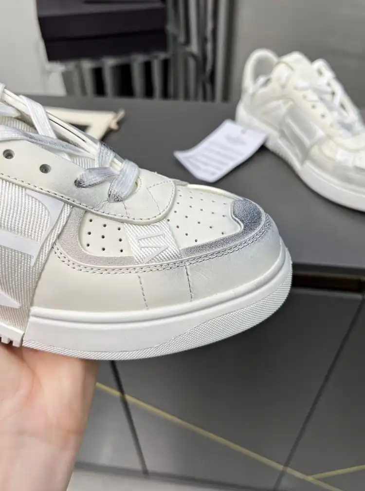 hype Valentino Sneakers