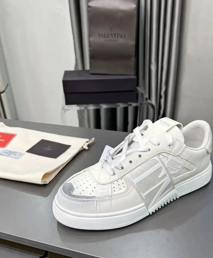 hype Valentino Sneakers