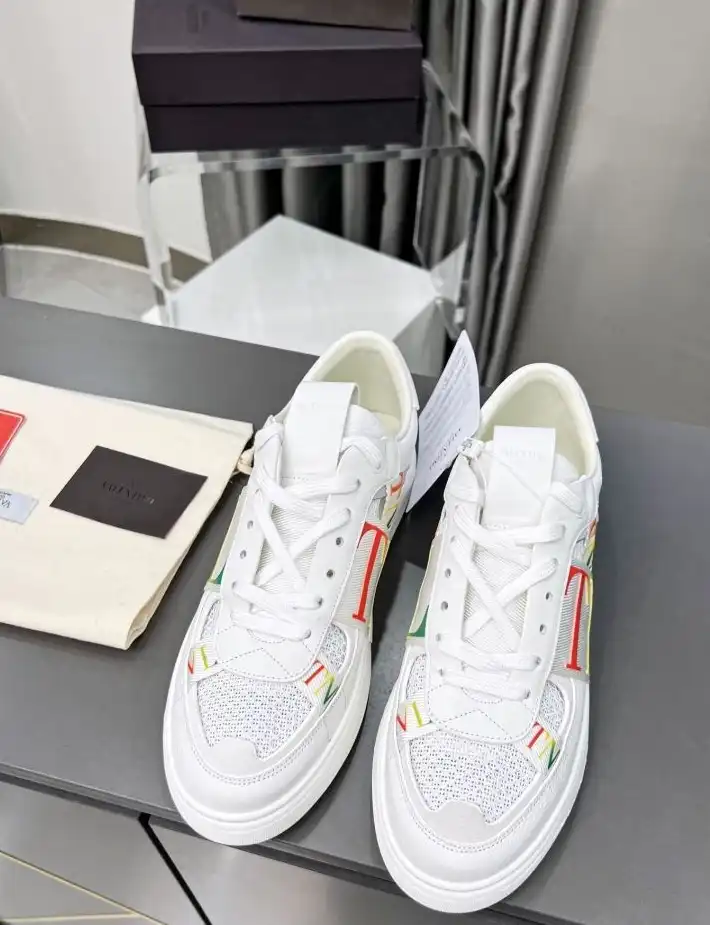 hype Valentino Sneakers