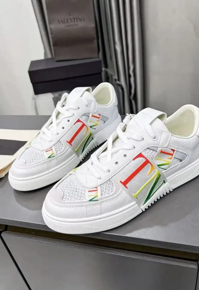 hype Valentino Sneakers