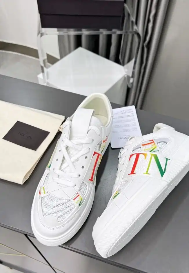 hype Valentino Sneakers